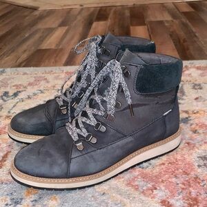 Toms Mesa Waterproof Black Suede and Nylon Lace Up Winter Boots Size 10